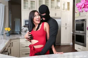 DASD-743 | Tôi Và Cô Hàng ...