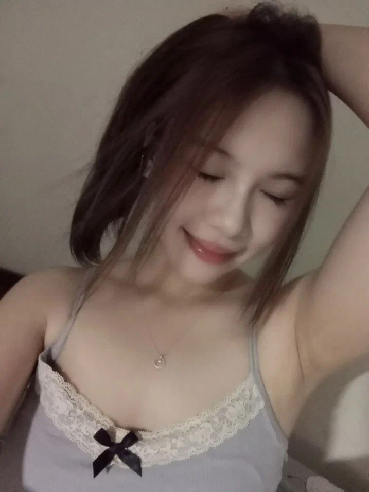 Người chồng thường đi làm về khuya, vợ yêu ở nhà bị ông anh hàng xóm dụ dỗ sang mát-xa