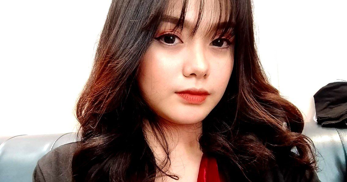 Đang chơi game mà chị gái cú mút buồi chùn chụt