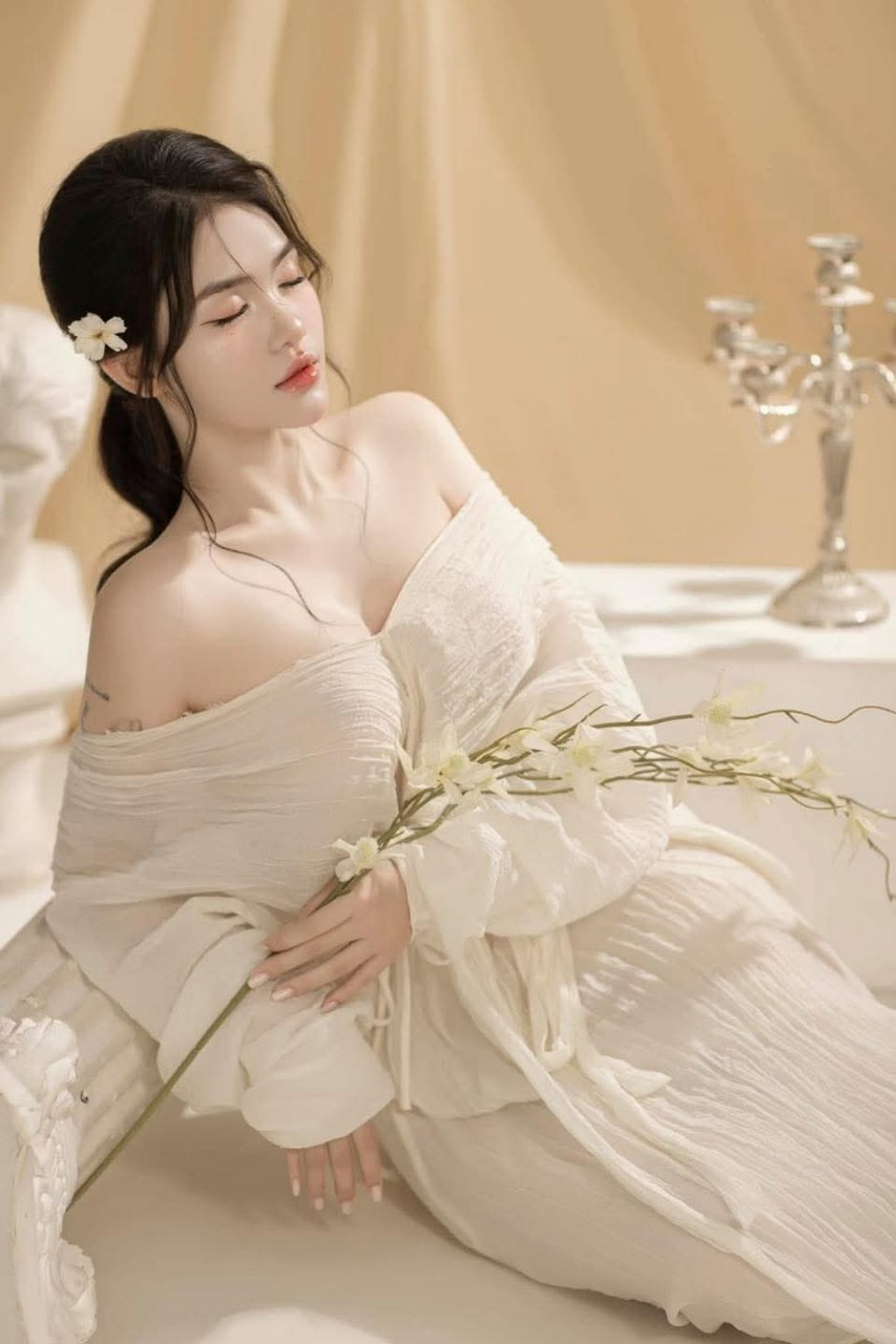 MIDV-139 Kiêng quan hệ sẽ ngừng đổ mồ hôi! thủy triều! Thích nước ép! Chất lỏng trong cơ thể của Hatsune bị Rena Miyashita (ブルーレイディスク) phá hỏng