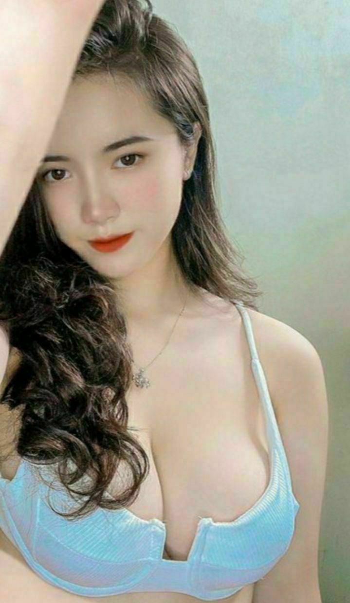 The story begins with the relationship between the "fiancée" and her "amazing samurai girl". At first, it was in place of the fiancée who is not allowed to have premarital sex, but as the relationship goes deeper...